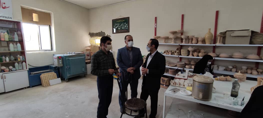 اعطای تسهیلات بنیاد برکت به صنعتگران صنایع‌دستی در اسدآباد 